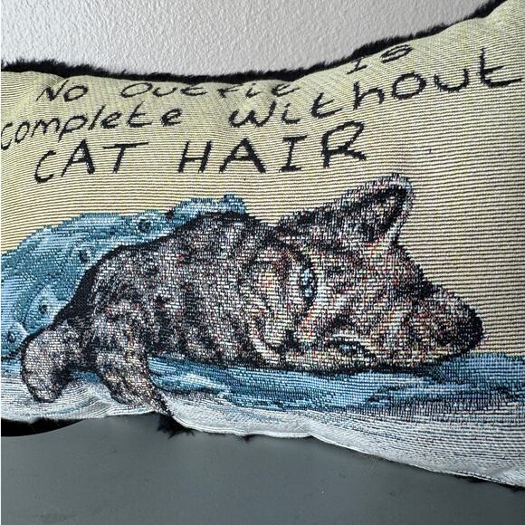 Small 12" Tapestry & Faux Fur Cat Pillow No outfit is complete without cat hair - Picture 2 of 4